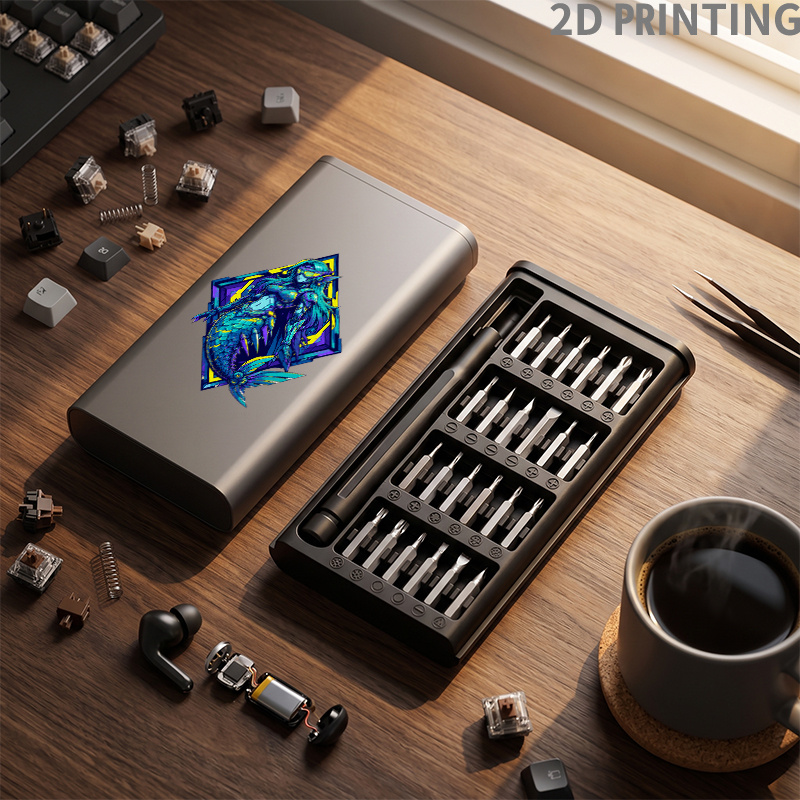 Conjunto de Chaves de Fenda Sereia Azul e Amarela Estilo Cyberpunk com Design Impresso em 2D. Inclui Múltiplas Pontas de Precisão para Fácil Desmontagem e Montagem Diária. Apresenta uma Caixa de Armazenamento Fosca Minimalista com Textura Excepcional, Leve e Portátil. Forjado em Aço-Liga de Alta
