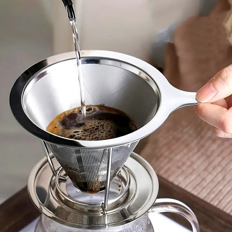 Um Filtro de Café Reutilizável Feito de Aço Inoxidável 304 - Com Malha Ultrafina e um Cabo Ergonómico, Ideal Tanto para Casa Como para o Escritório. Chris Emprega um Design Premium, Acabamentos Metálicos Elegantes