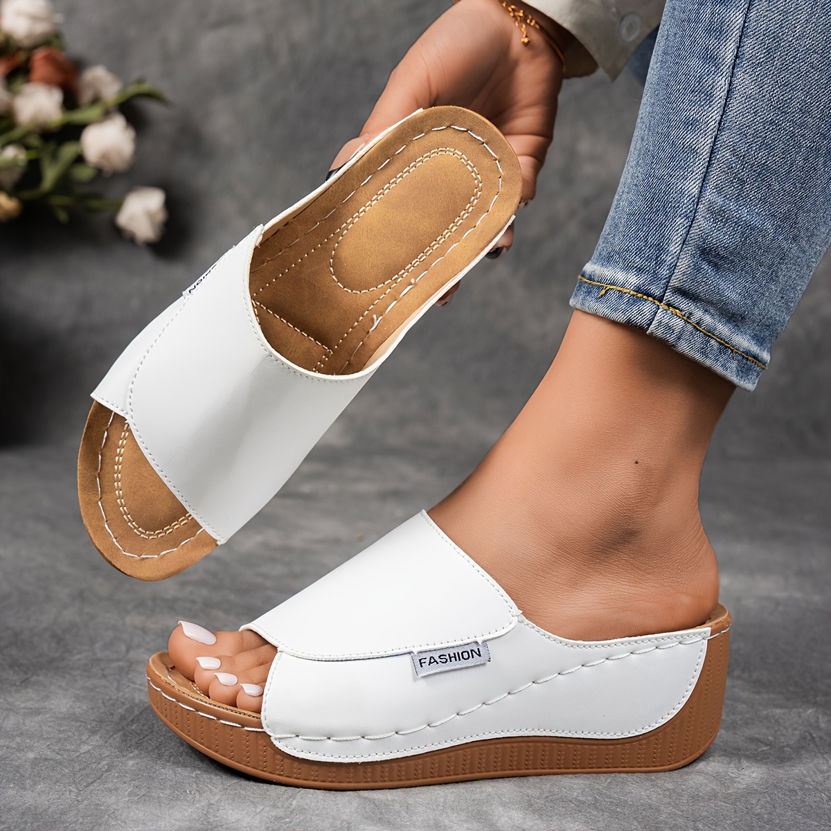 Novos Chinelos de Verão com Salto Anabela para Mulheres, Sandálias Slide Antiderrapantes de Sola Macia, Sandálias Casuais Versáteis de Sola Grossa, Sapatos Femininos Plus Size, Sapatos de Mulher