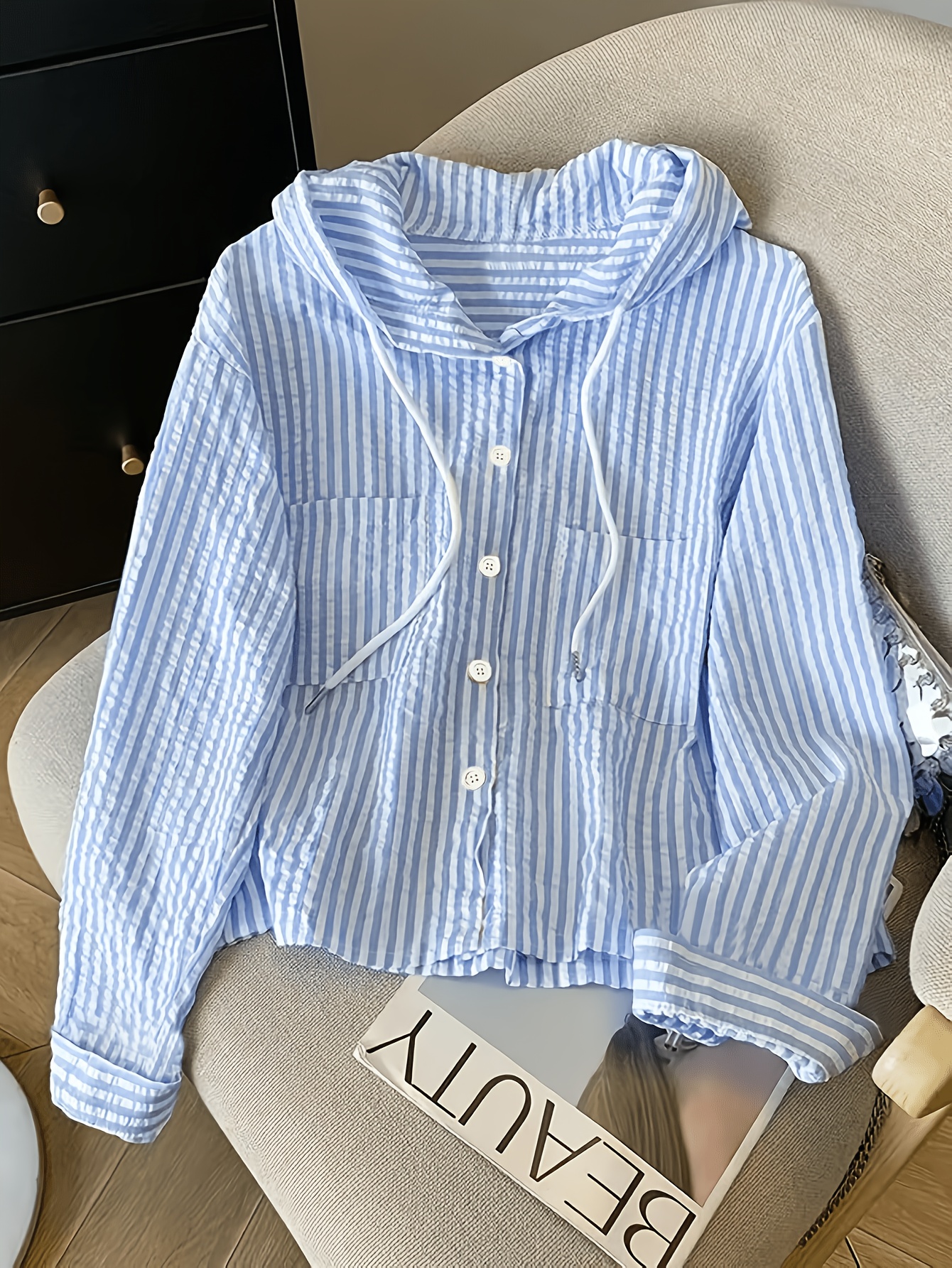 Moletom com Capuz de Corte Solto e Listras Azuis, Camisa de Manga Comprida