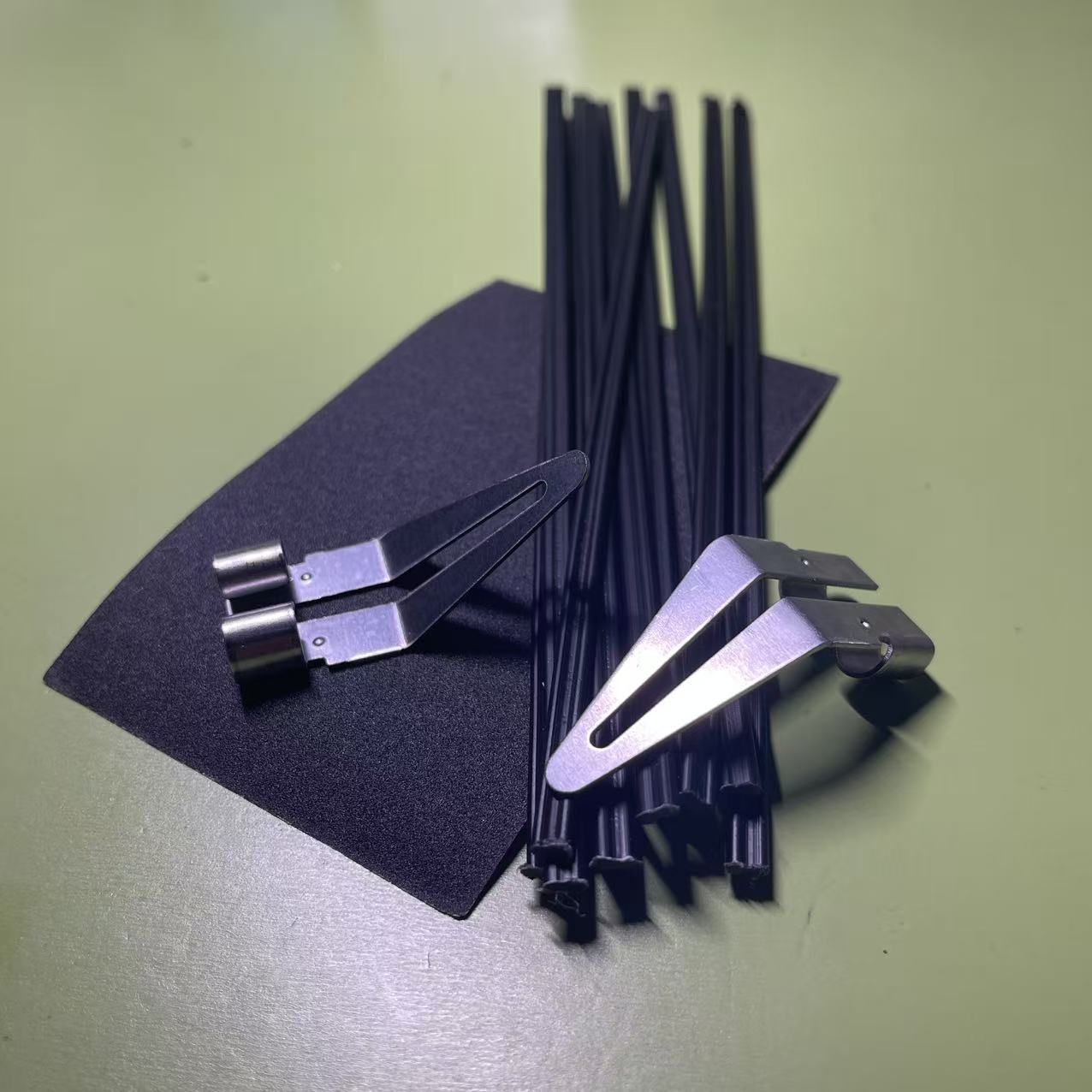 Kit de Reparo de Plástico, Inclui Tiras de Plástico Preto, Cabeça de Alisamento em Aço Inoxidável e Lixa de Limpeza, para Restauração Profissional de Superfícies de Peças de Plástico em Para-choques de Automóveis e Motos, Caiaques, Tubos e Mais